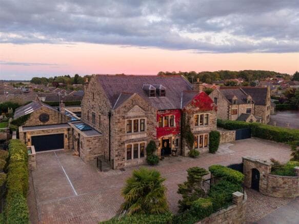 4 bed Detached for sale in sheffield