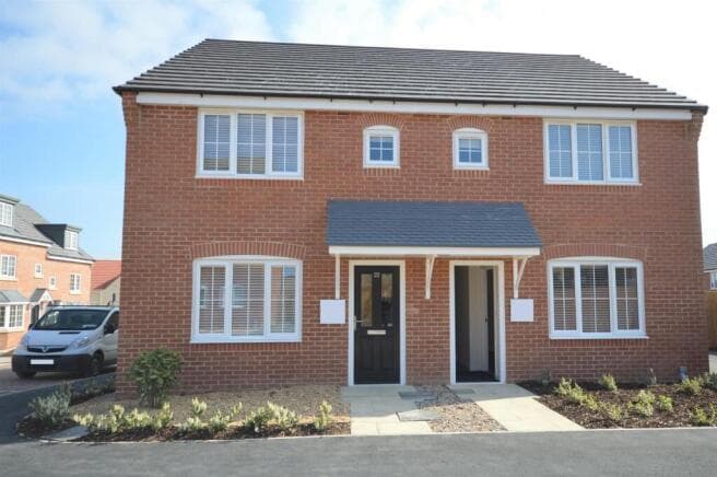 3 bed Semi-Detached to rent in scarborough