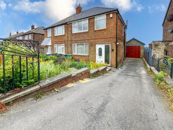 3 bed Semi-Detached to rent in batley