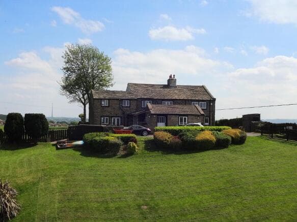 5 bed Semi-Detached for sale in huddersfield