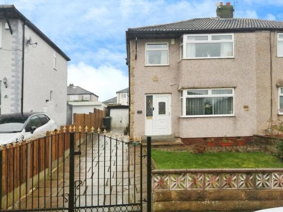 4 bed Semi-Detached to rent in bradford
