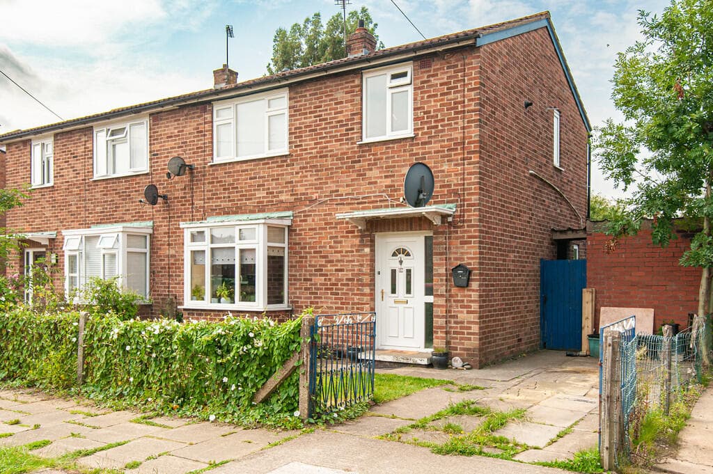 3 Bedroom Semi-Detached House For Sale In Wains Road, York, Yo24 in york