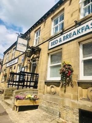 Accommodation at OYO The Croppers Arms in huddersfield