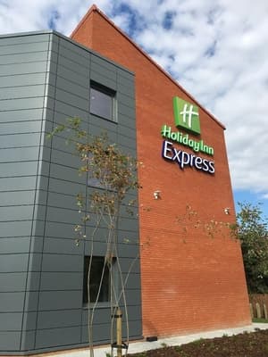 Accommodation at Holiday Inn Express St. Albans - M25 Jct.22 by IHG in london luton airport