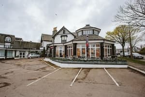 Accommodation at Palm Court Hotel in aberdeen airport