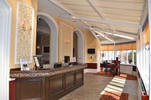 Muthu Westcliff Hotel (Near London Southend Airport)