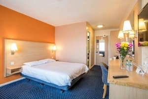 Accommodation at Metro Inns Huddersfield in mirfield
