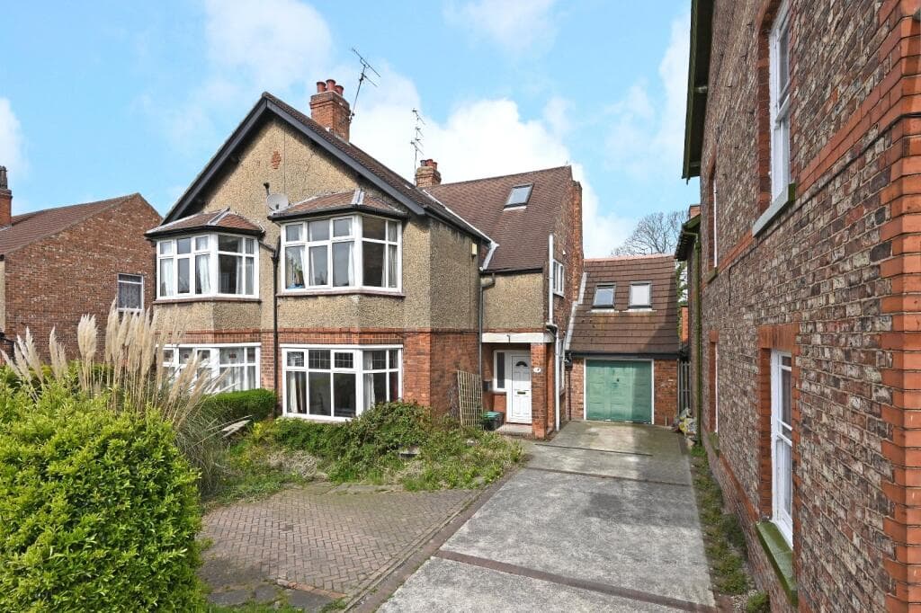 1 bedroom house share for rent in Hull Road, York, YO10 - Detached House in york