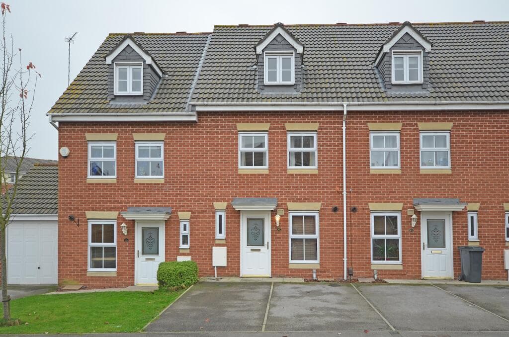 3 bedroom house for rent in Tedder Road, Acomb, York, YO24 - Detached House in york