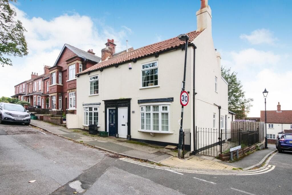 2 bedroom semi-detached house for sale in The Green, Acomb, York, YO26 - Semi-Detached House in york