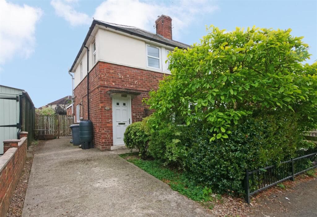 3 bedroom terraced house for sale in Burlington Avenue, Off Melrosegate, YO10 - Terraced House in york