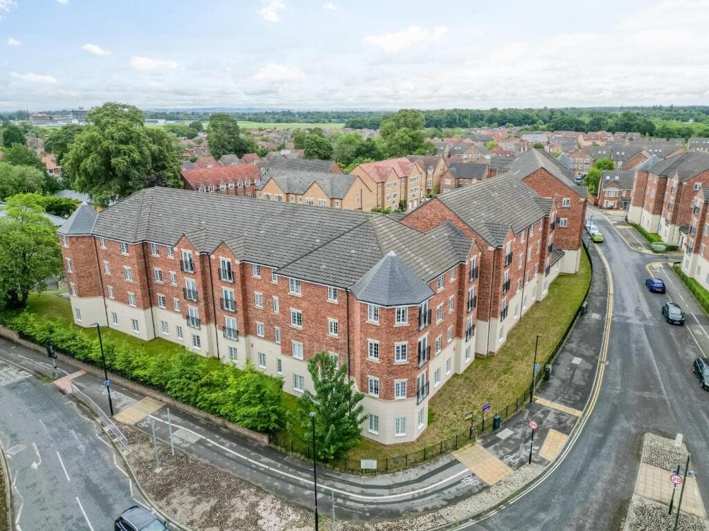 2 bedroom apartment for sale in College Court, Dringhouses, York, YO24 - Flat/Apartment in york