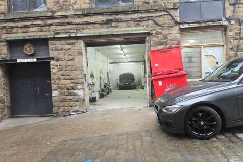 Commercial Property to rent in batley