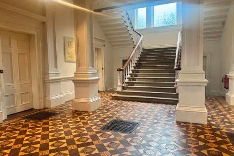 Office to rent in halifax
