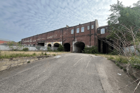 Distribution Warehouse to rent in wakefield
