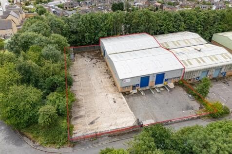 Light Industrial to rent in batley