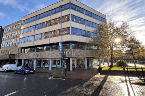 Office to rent in huddersfield