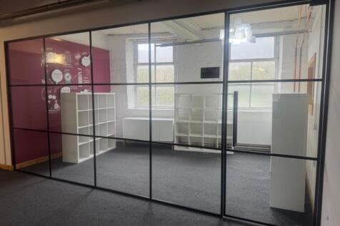 Light Industrial to rent in halifax