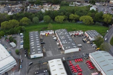 Distribution Warehouse to rent in dewsbury