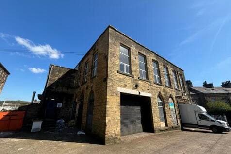 Light Industrial to rent in halifax
