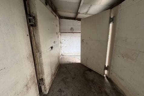 Light Industrial to rent in wakefield