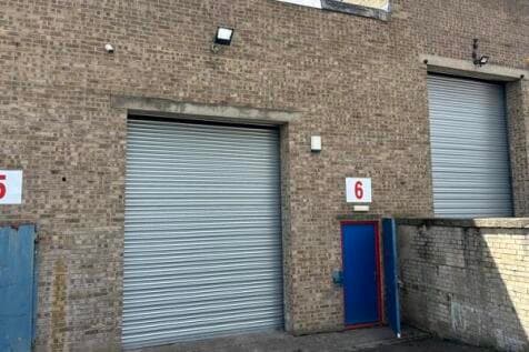 Light Industrial to rent in brighouse