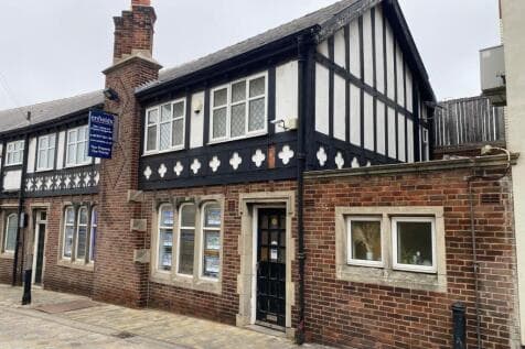 Retail Property (high street) to rent in pontefract