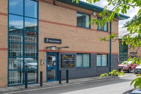 Office to rent in wakefield