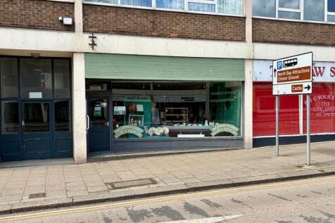 Retail Property (high street) to rent in scarborough