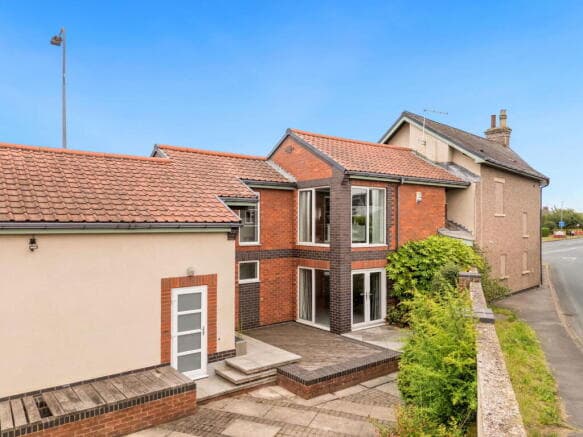 3 bed Detached for sale in leeds