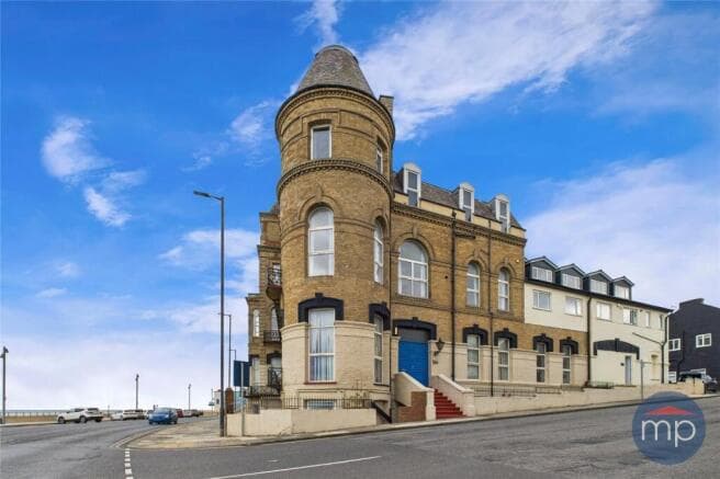 3 bed Flat for sale
