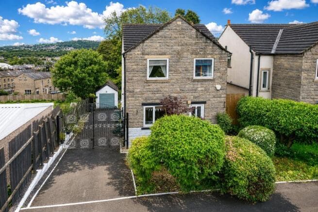4 bed Detached for sale in shipley