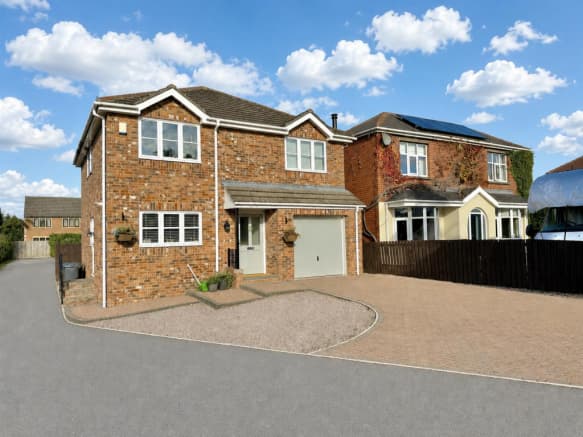 4 bed Detached for sale