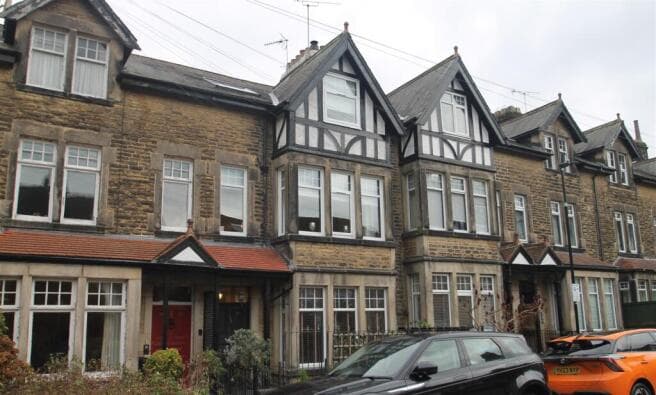 4 bed Flat for sale