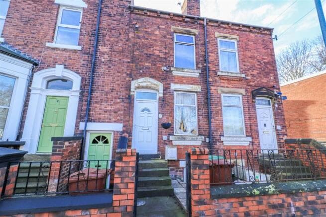 2 bed Terraced for sale in wakefield