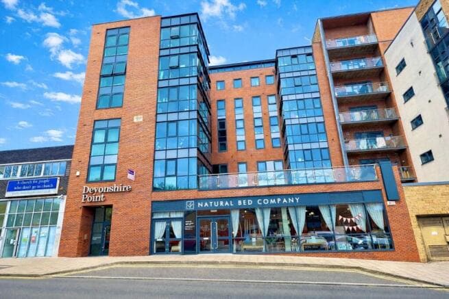 4 bed Apartment to rent