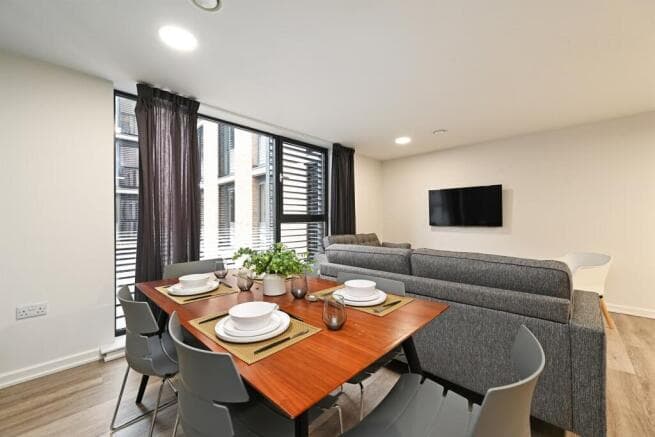 4 bed Apartment to rent