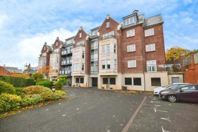 2 bed Flat for sale