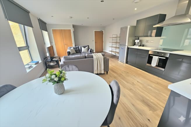 4 bed Apartment to rent