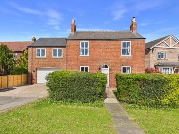 4 bed Detached for sale