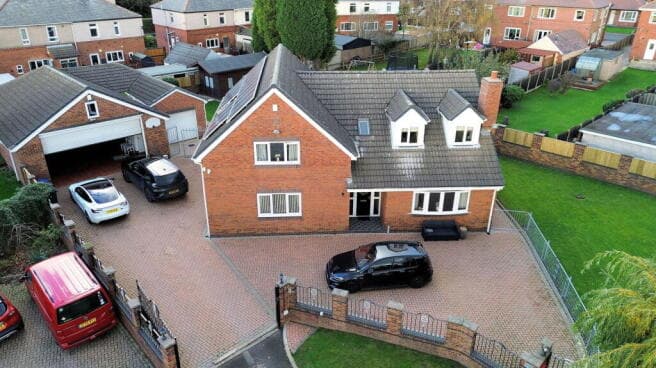 4 bed Detached for sale