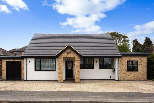 4 bed Detached for sale
