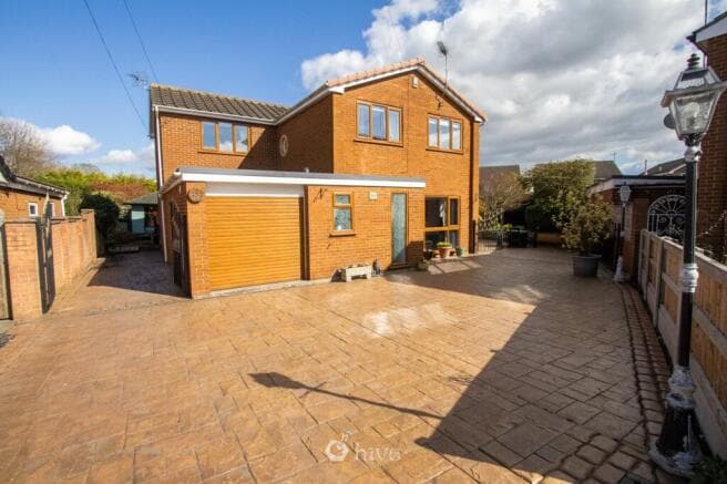 4 bed Detached for sale