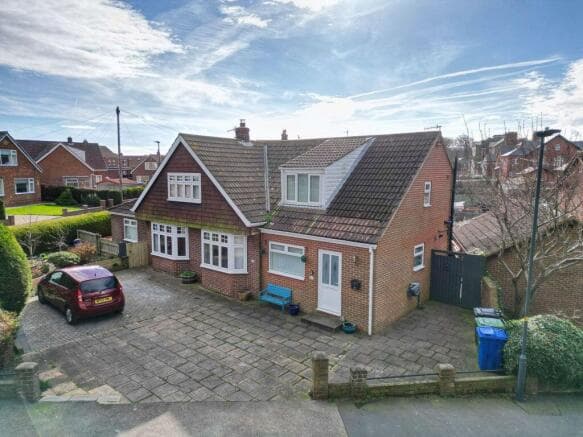 5 bed Detached Bungalow for sale