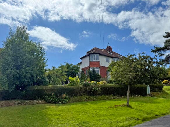 4 bed Semi-Detached for sale in scarborough