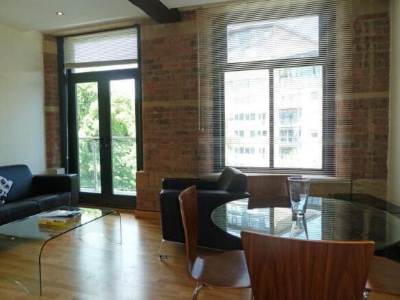 3 bed Flat for sale