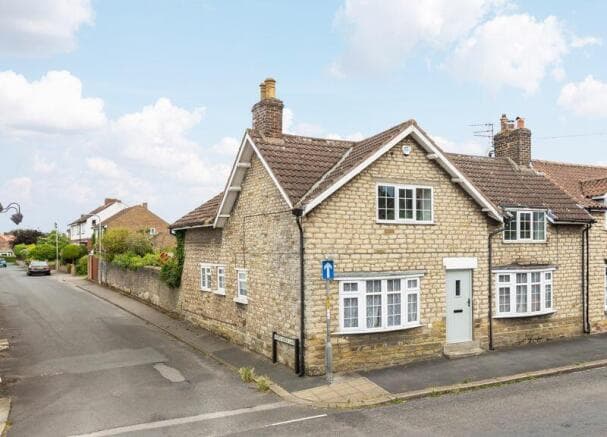4 bed Terraced for sale in scarborough