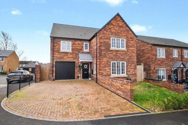 4 bed Detached for sale