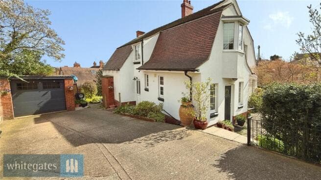 4 bed Detached for sale