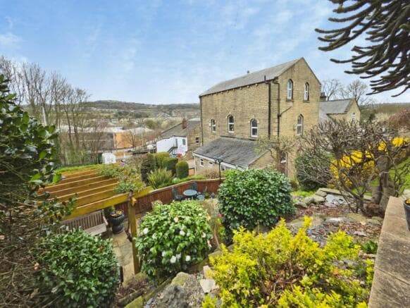 5 bed Semi-Detached for sale